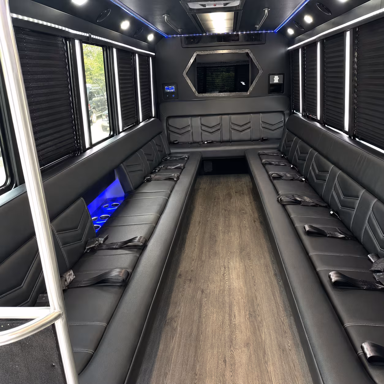 bringing your group to talking stick resort amphitheatre a party bus makes the whole night