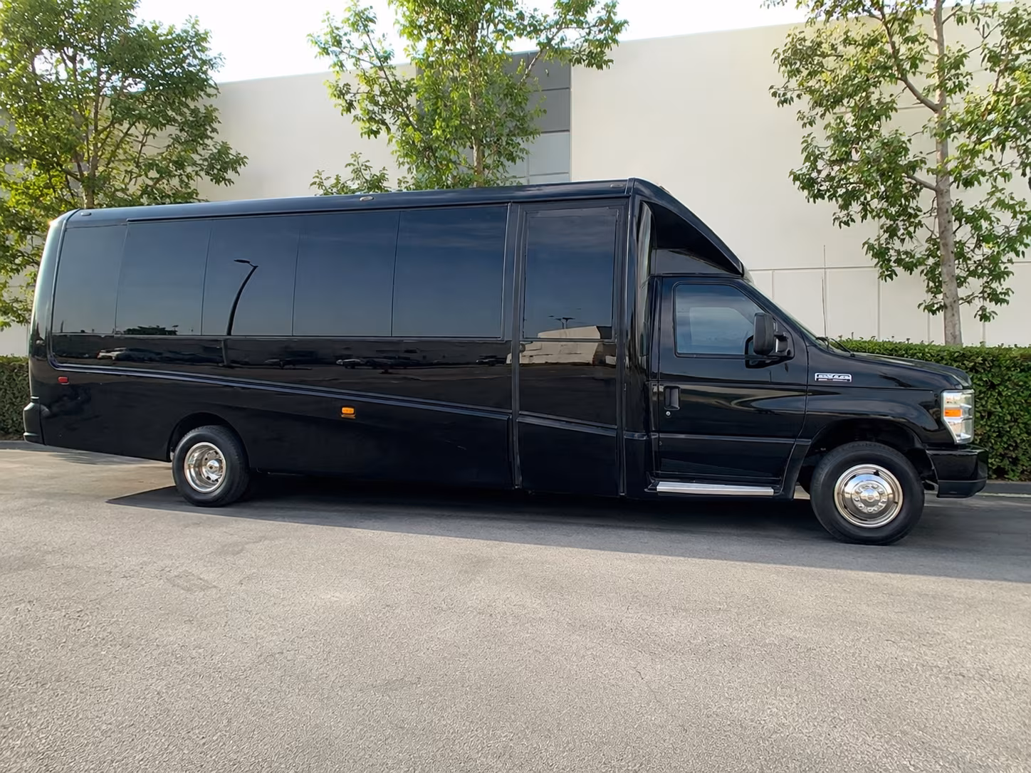 shuttle guests between surprise hotels and west valley wedding venues