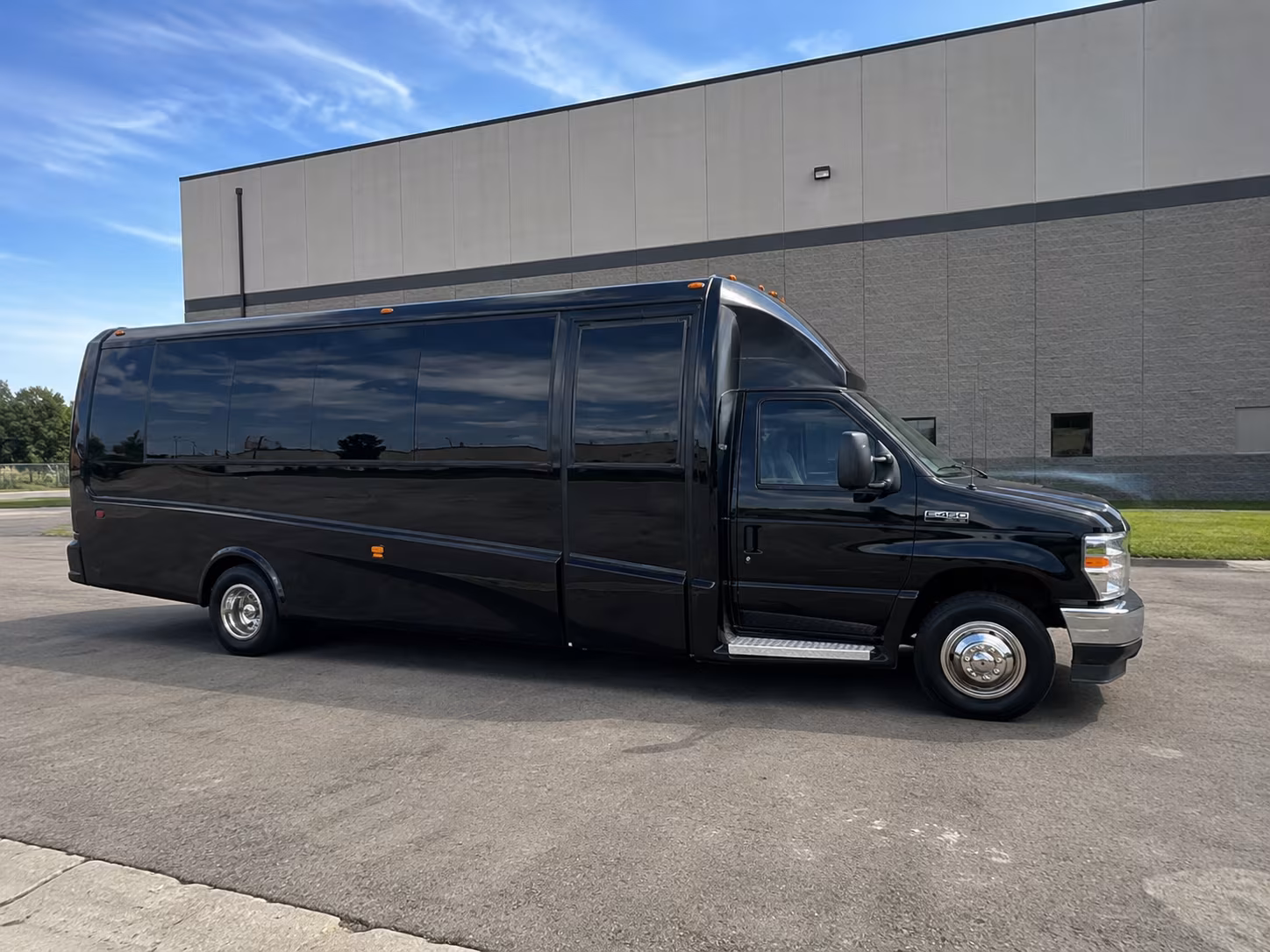 surprisecharterbuscompany com is how surprise fans get to nascar race weekends at phoenix raceway